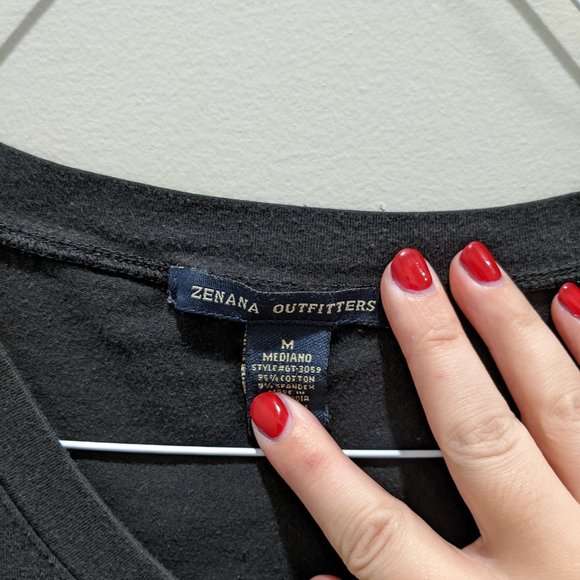 Black v-neck t-shirt - Picture 2 of 3